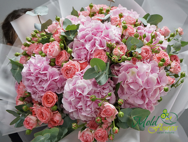 Букет с гортензиями и кустовыми розами (под заказ, 10 дней) Фото